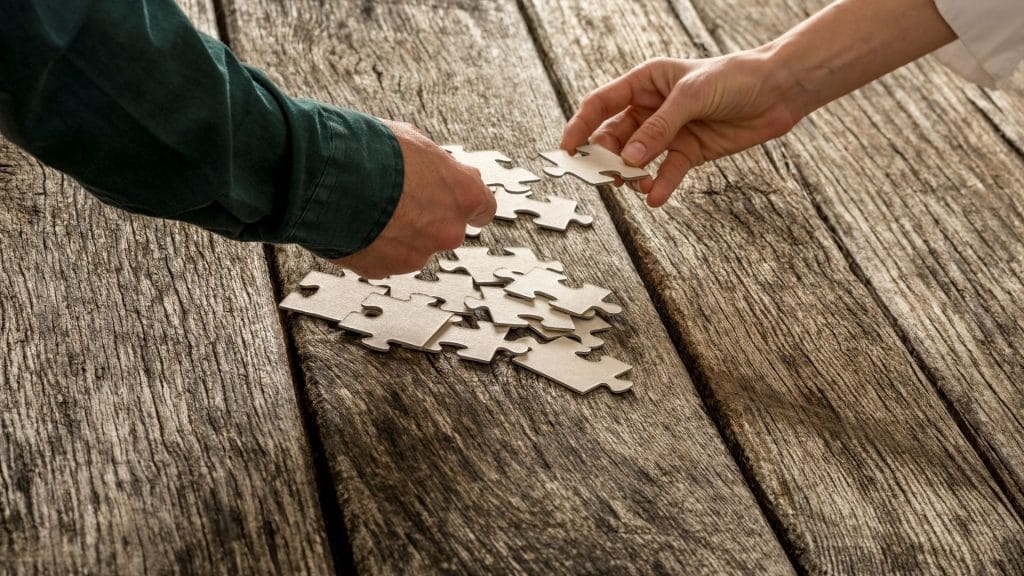 Pièces de puzzle en bois, illustration de notre accompagnement